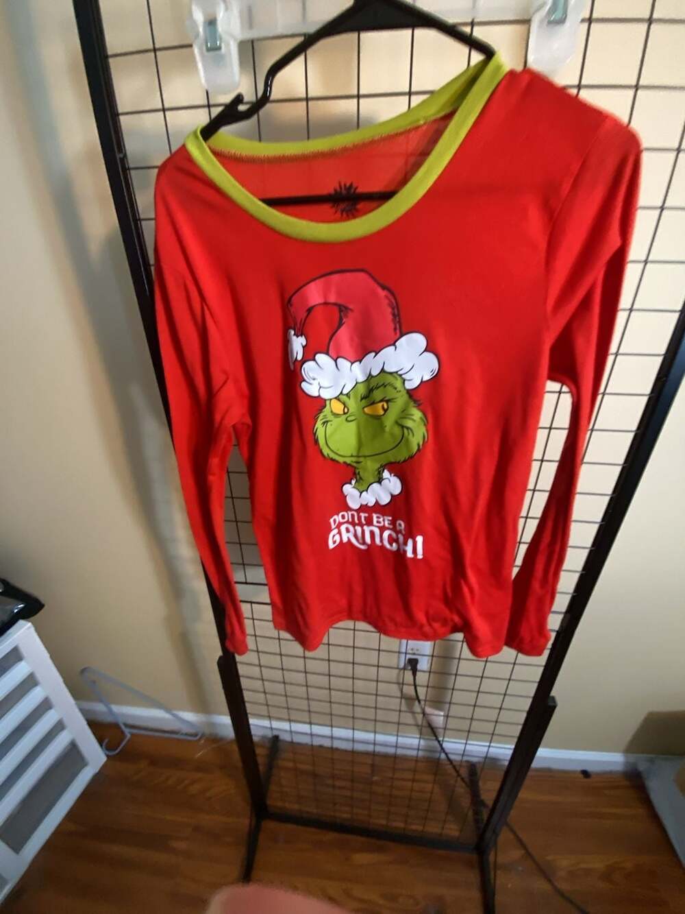Dr. Seuss The Grinch Don't Be A Grinch Long Sleeve Red Graphic T-Shirt Medium